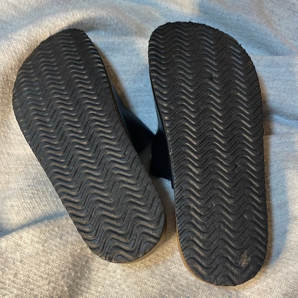 YOKI Slip On Leather Sandals , size 7 1/2 - Picture 3 of 7